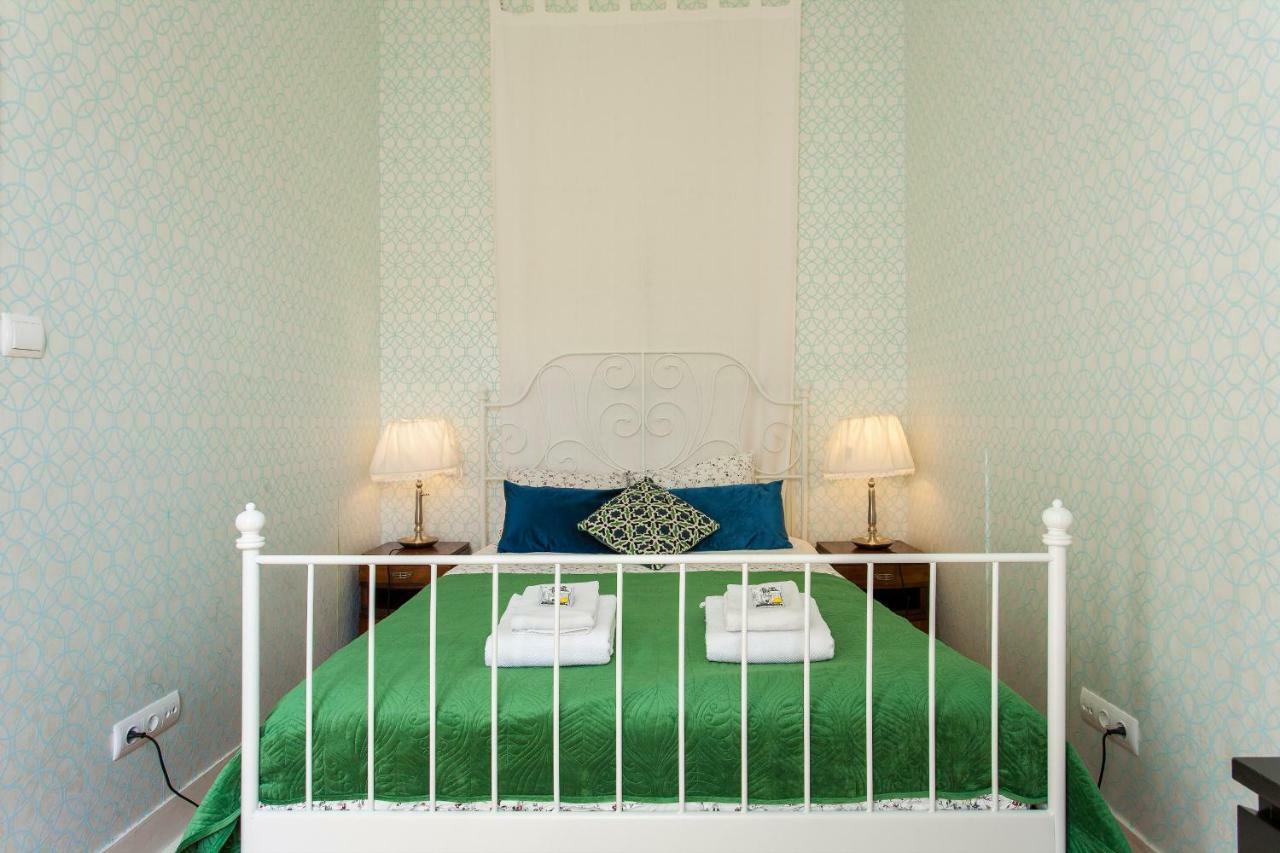 Bairro Alto 3 Bedroom Patio Flat! Lisbon Luaran gambar