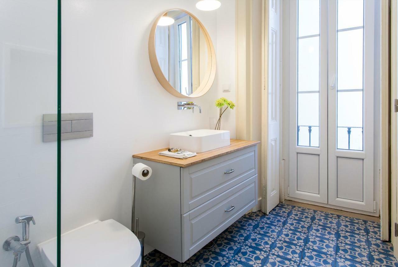 Bairro Alto 3 Bedroom Patio Flat! Lisbon Luaran gambar